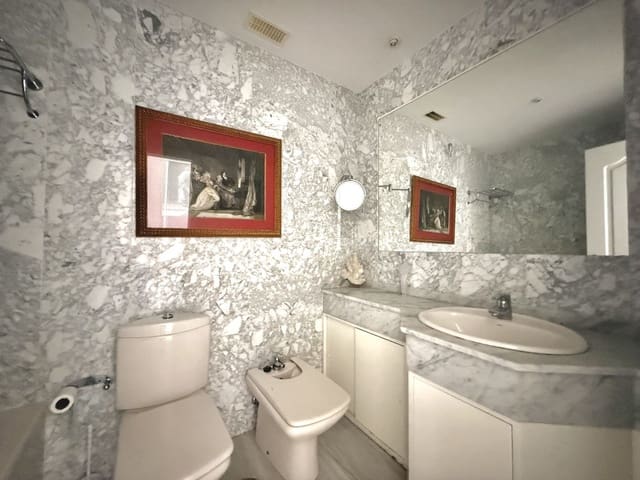 2 bedroom Apartment for sale in Puerto Banus, Marbella - € 779,000 (Ref: 10051524)