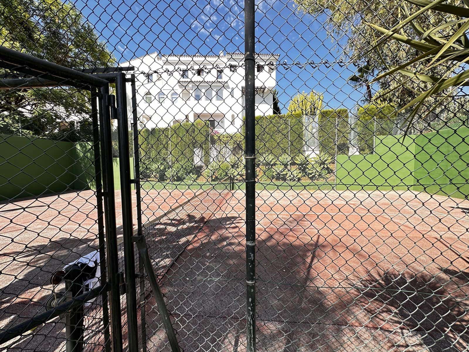 2 bedroom Apartment for sale in Puerto Banus - € 779,000 (Ref: 10051524)