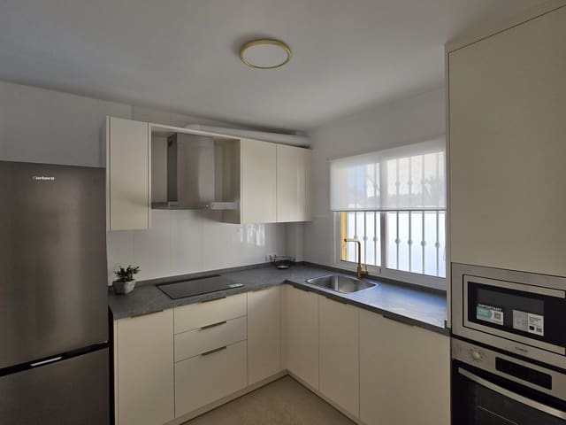 4 makuuhuone Omakotitalo myytävänä paikassa Benalmádena - 460 000 € (Ref: 10051544)