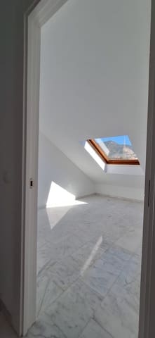4 makuuhuone Omakotitalo myytävänä paikassa Benalmádena - 460 000 € (Ref: 10051544)