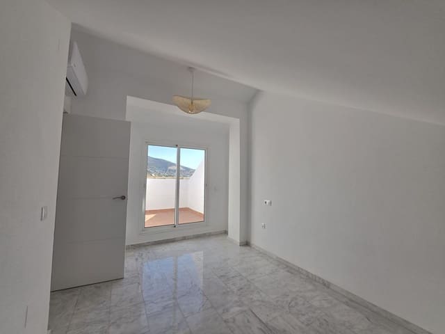 4 makuuhuone Omakotitalo myytävänä paikassa Benalmádena - 460 000 € (Ref: 10051544)