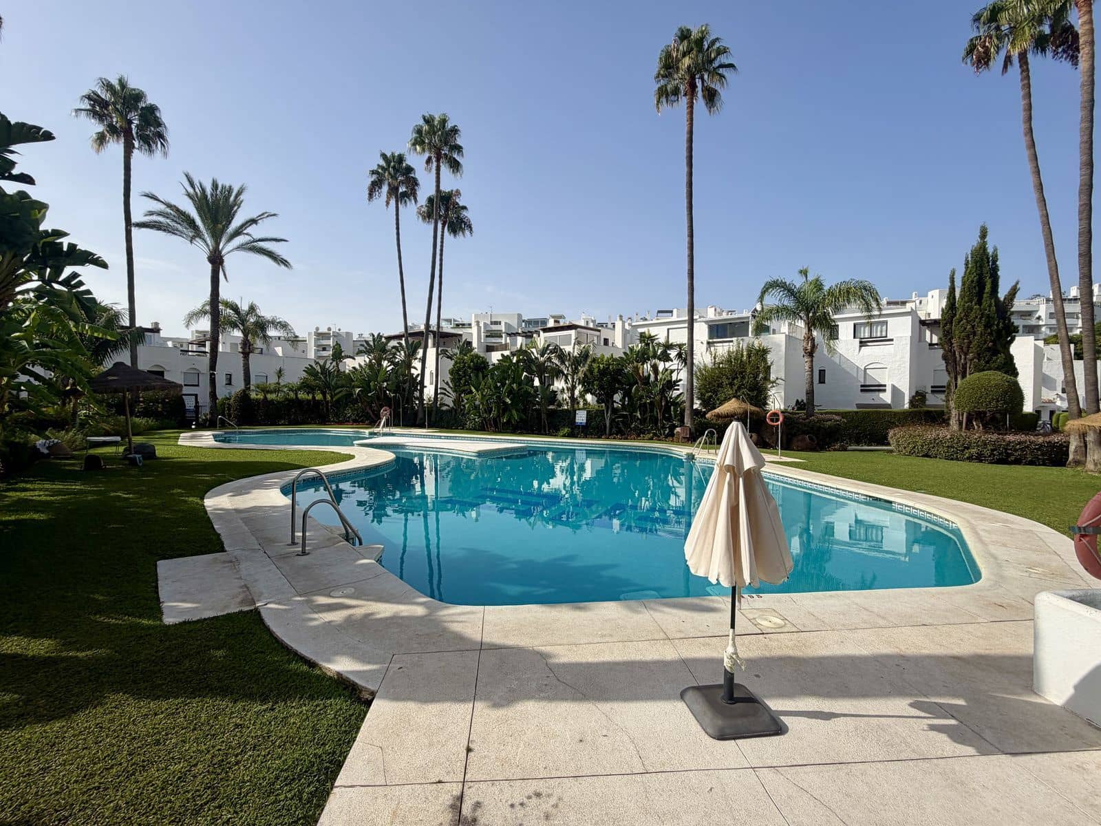 3 makuuhuone Omakotitalo myytävänä paikassa Guadalmina - 675 000 € (Ref: 10051547)
