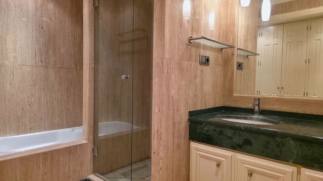 2 slaapkamer Appartement te koop in Sierra Blanca, Marbella - € 900.000 (Ref: 10051551)