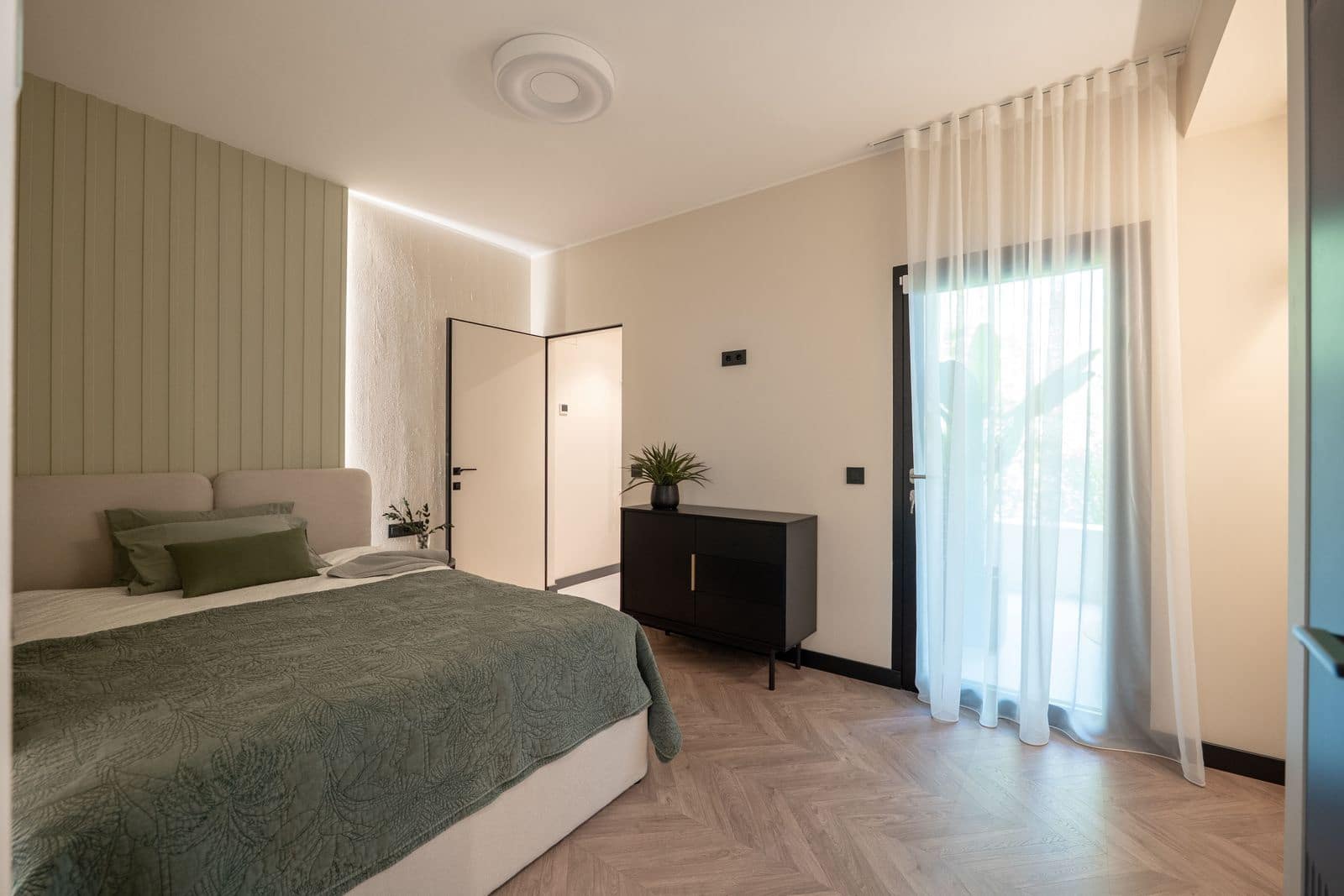 4 bedroom Apartment for sale in Benahavis - € 1,970,000 (Ref: 10051552)