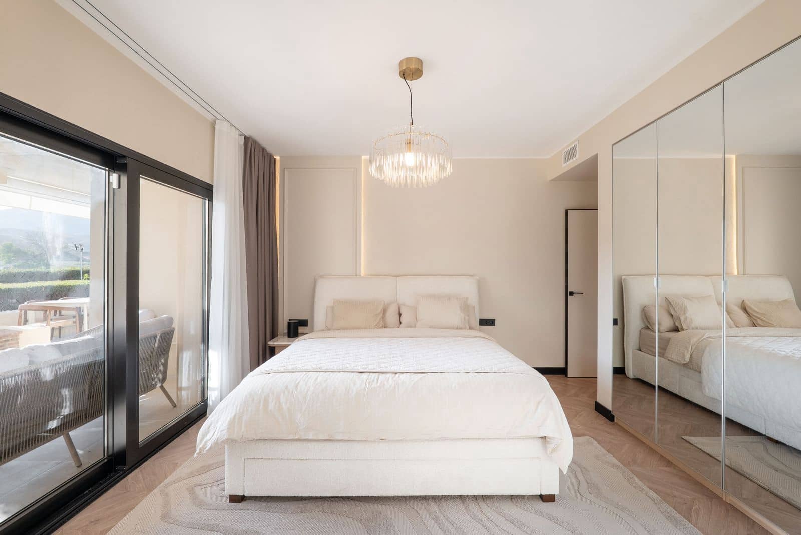 4 bedroom Apartment for sale in Benahavis - € 1,970,000 (Ref: 10051552)