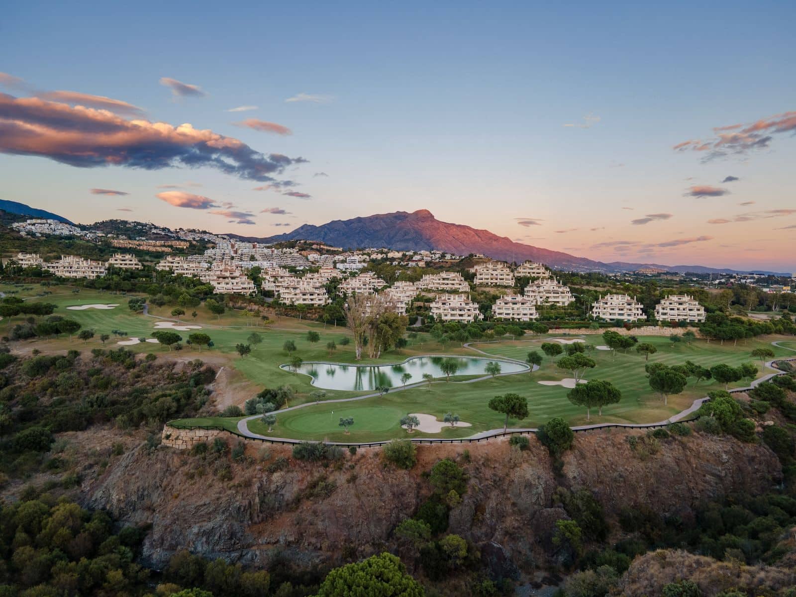 4 bedroom Apartment for sale in Benahavis - € 1,970,000 (Ref: 10051552)