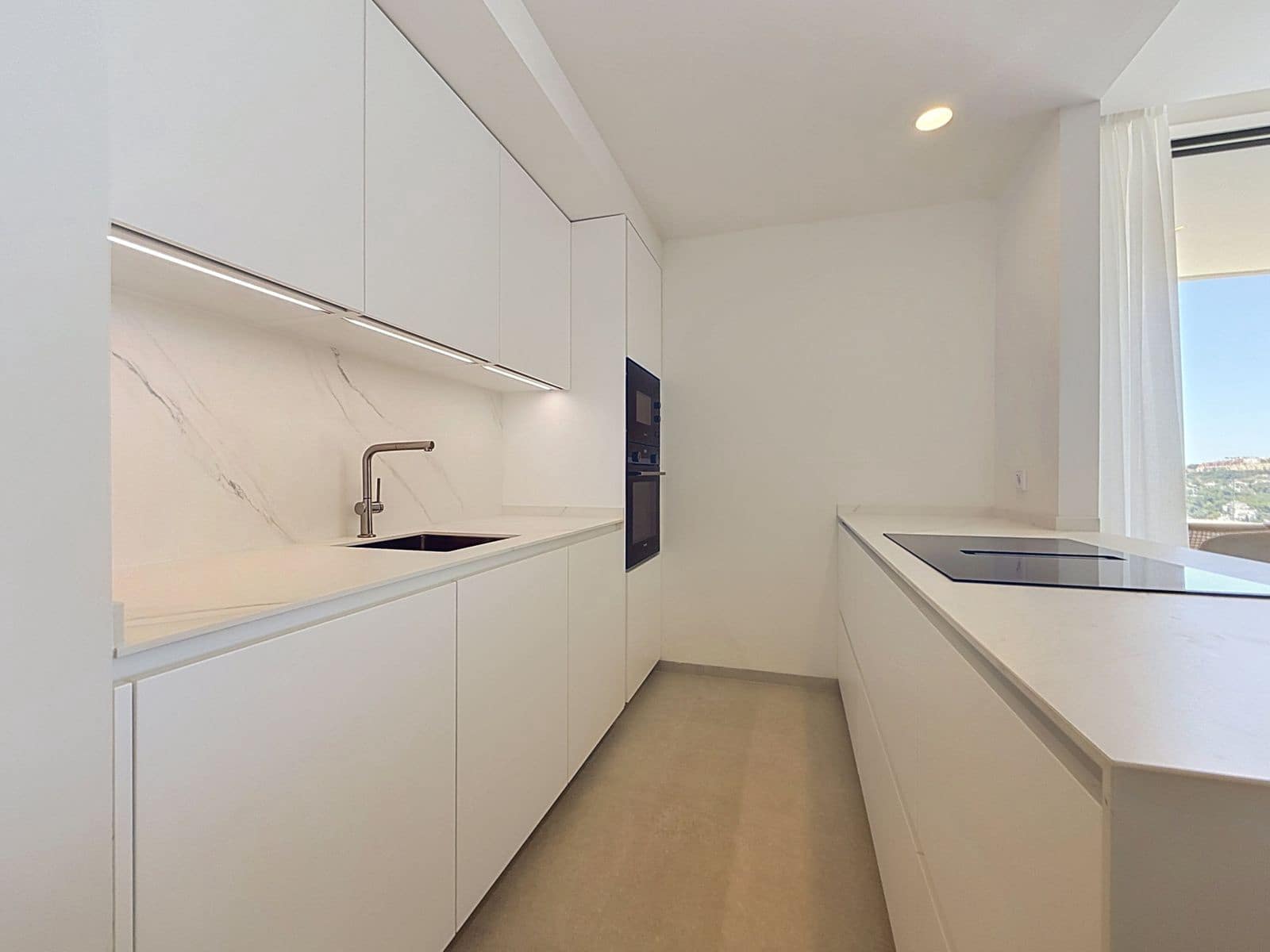 3 bedroom Penthouse for sale in Benahavis - € 1,600,000 (Ref: 10051562)