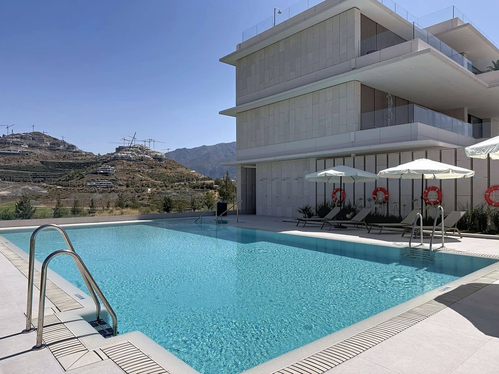 3 bedroom Penthouse for sale in Benahavis - € 1,600,000 (Ref: 10051562)