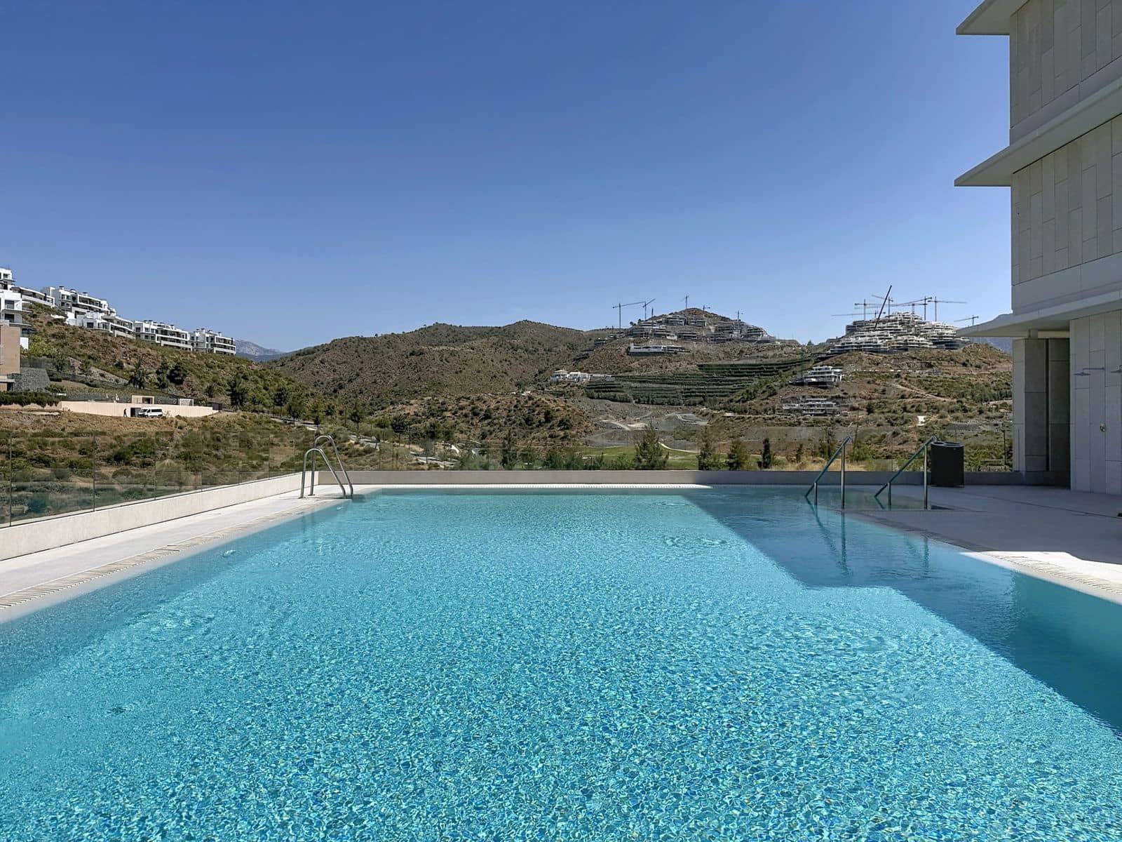 3 bedroom Penthouse for sale in Benahavis - € 1,600,000 (Ref: 10051562)