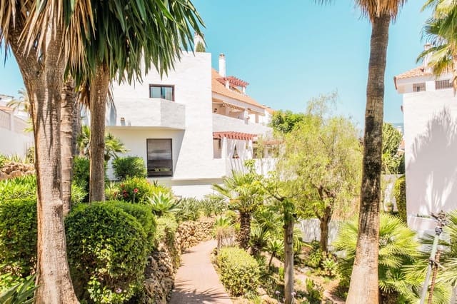 1 bedroom Apartment for sale in Nueva Andalucia, Marbella - € 399,000 (Ref: 10051563)