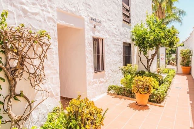 1 bedroom Apartment for sale in Nueva Andalucia, Marbella - € 399,000 (Ref: 10051563)
