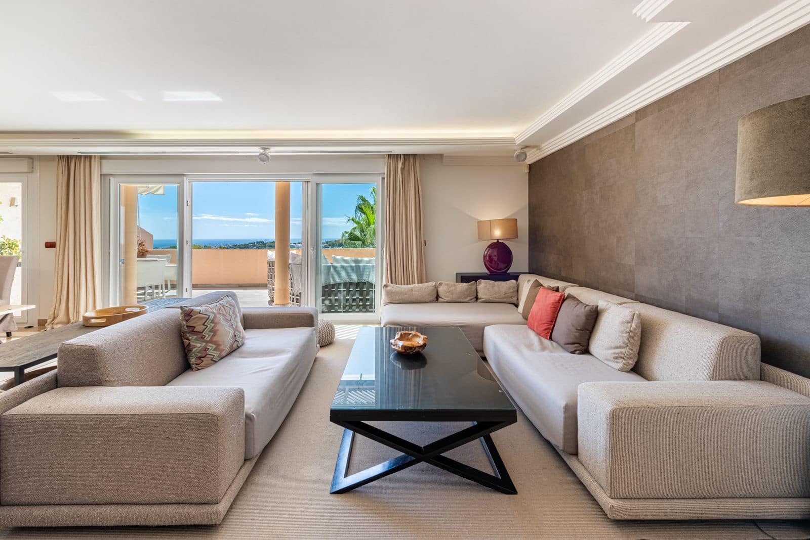 2 Zimmer Penthouse zu verkaufen in Nueva Andalucia - 950.000 € (Ref: 10051587)