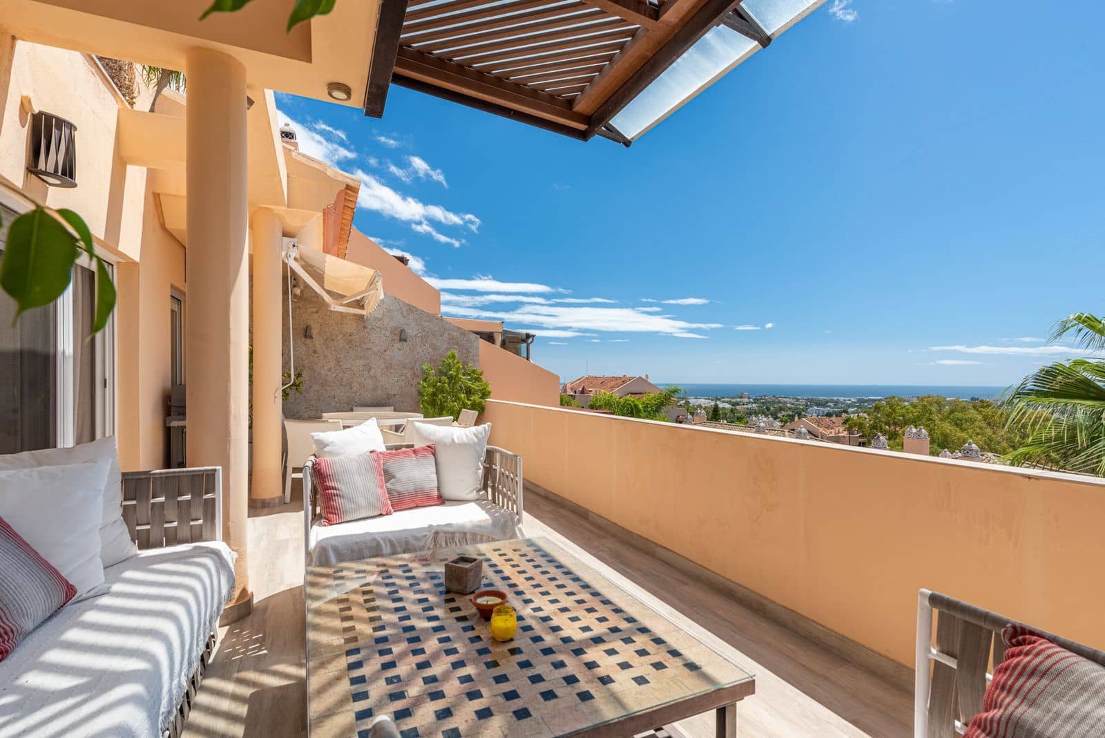 2 Zimmer Penthouse zu verkaufen in Nueva Andalucia - 950.000 € (Ref: 10051587)