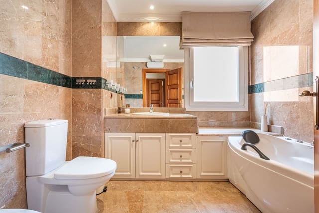 2 slaapkamer Penthouse te koop in Nueva Andalucia, Marbella - € 950.000 (Ref: 10051587)