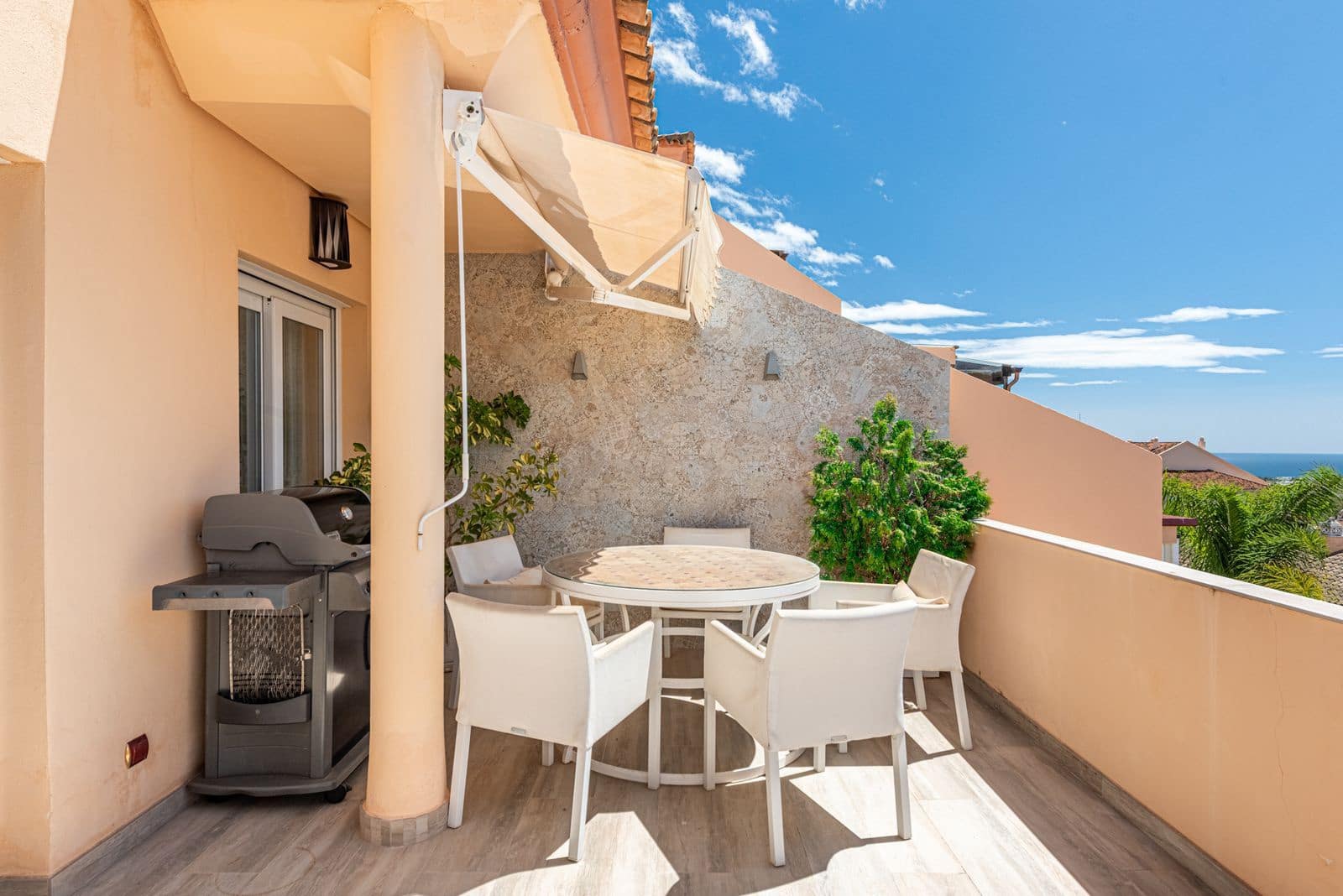 2 Zimmer Penthouse zu verkaufen in Nueva Andalucia - 950.000 € (Ref: 10051587)