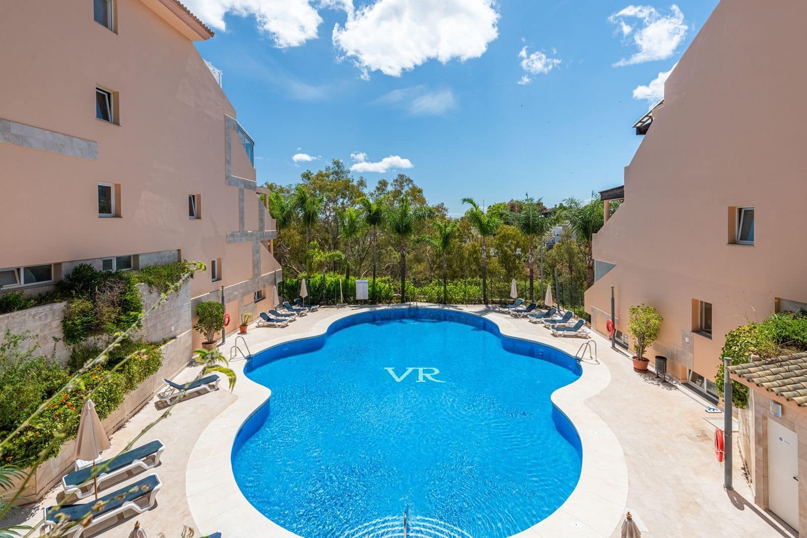 2 Zimmer Penthouse zu verkaufen in Nueva Andalucia - 950.000 € (Ref: 10051587)