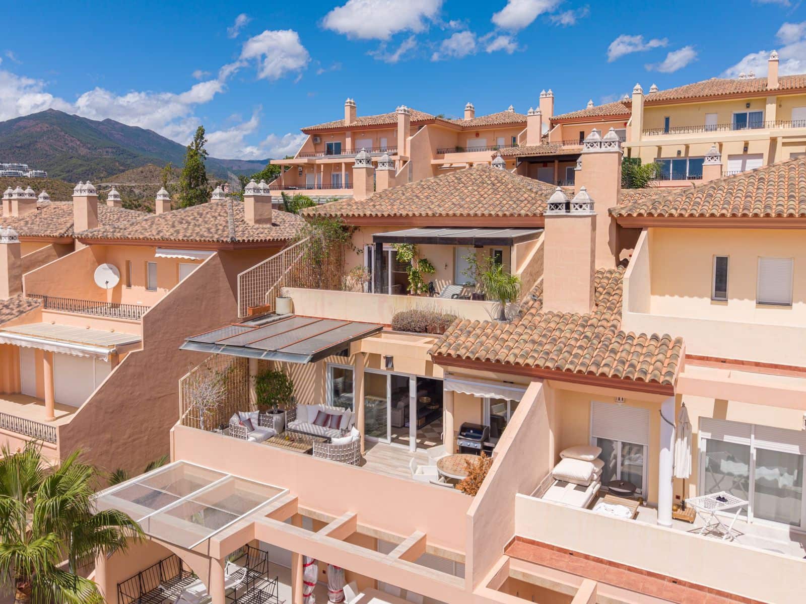 2 Zimmer Penthouse zu verkaufen in Nueva Andalucia - 950.000 € (Ref: 10051587)