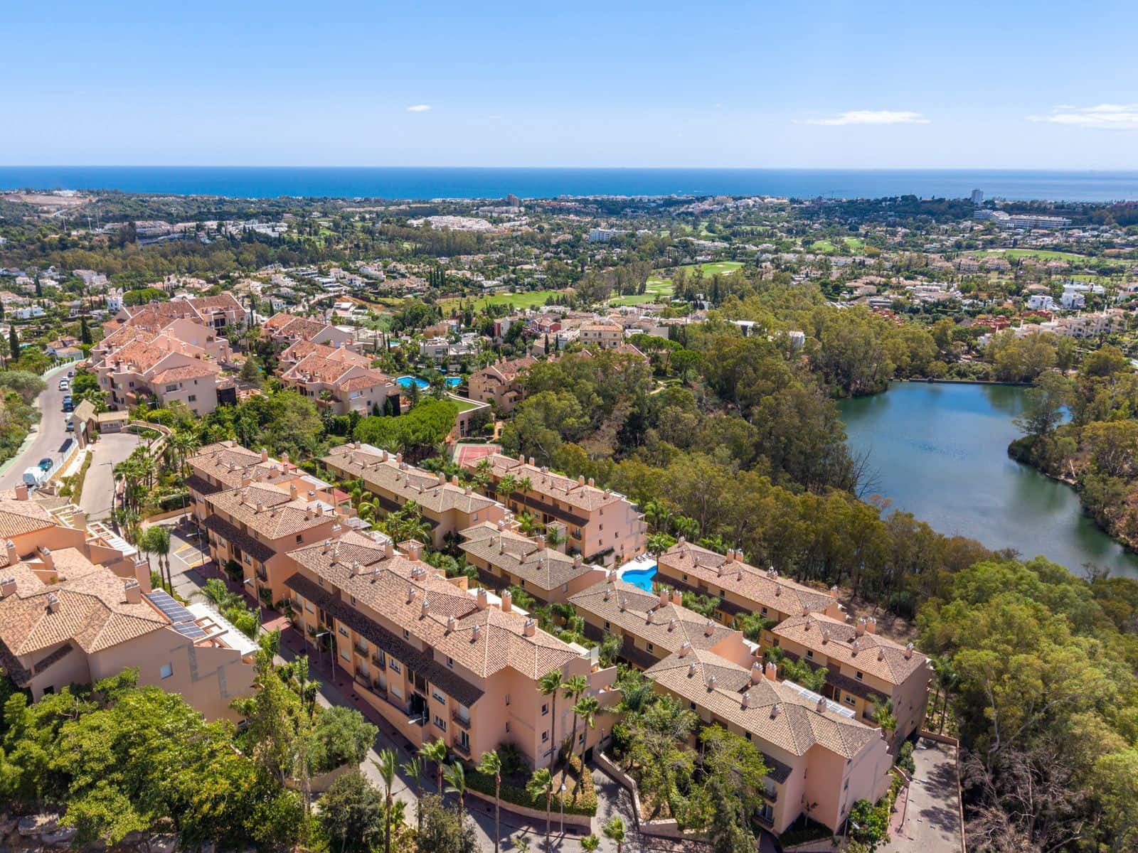 2 Zimmer Penthouse zu verkaufen in Nueva Andalucia - 950.000 € (Ref: 10051587)