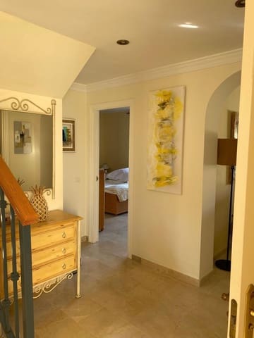 2 makuuhuone Kattohuoneisto myytävänä paikassa Elviria, Marbella - 560 000 € (Ref: 10051588)