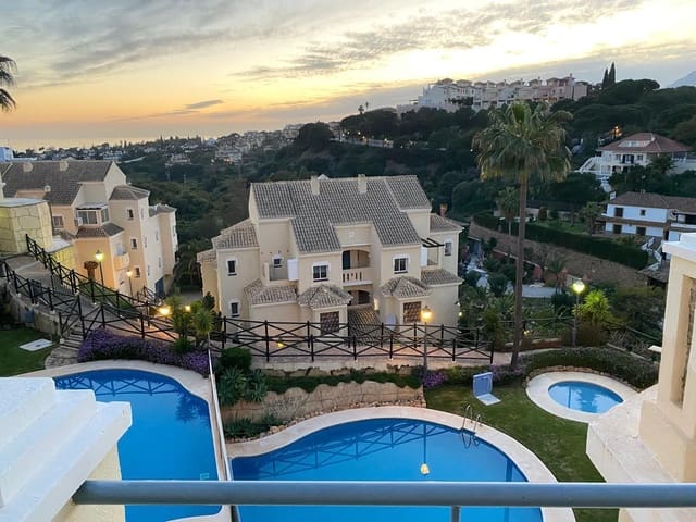 2 makuuhuone Kattohuoneisto myytävänä paikassa Elviria, Marbella - 560 000 € (Ref: 10051588)