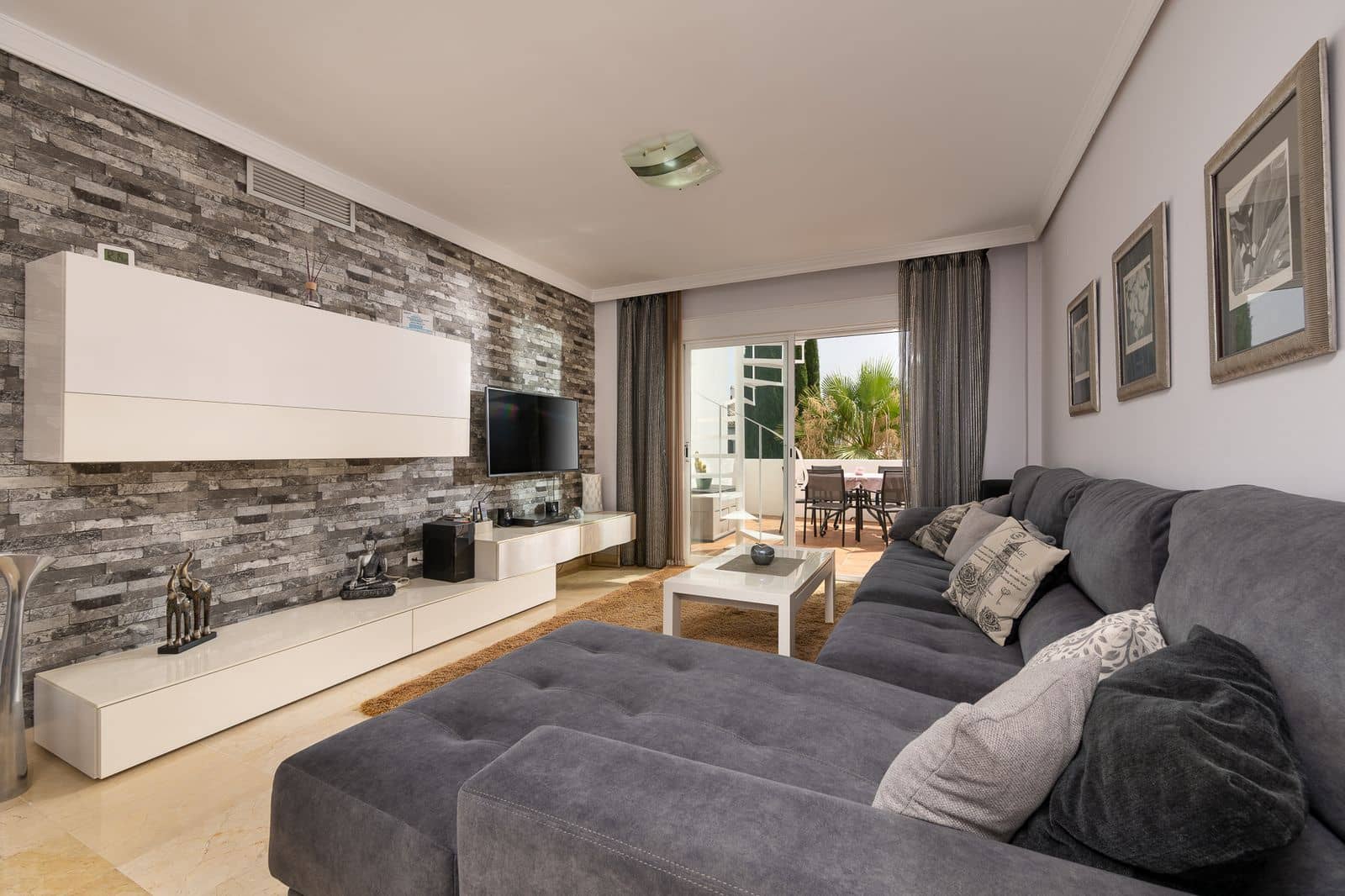 2 makuuhuone Kattohuoneisto myytävänä paikassa El Paraiso - 349 900 € (Ref: 10051594)
