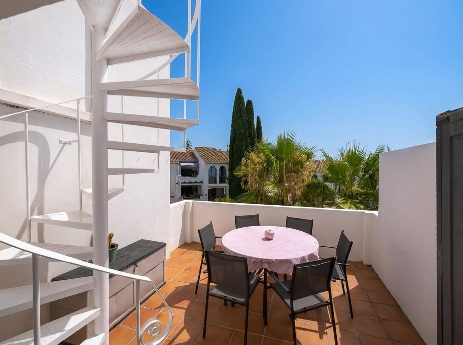 2 makuuhuone Kattohuoneisto myytävänä paikassa El Paraiso - 349 900 € (Ref: 10051594)