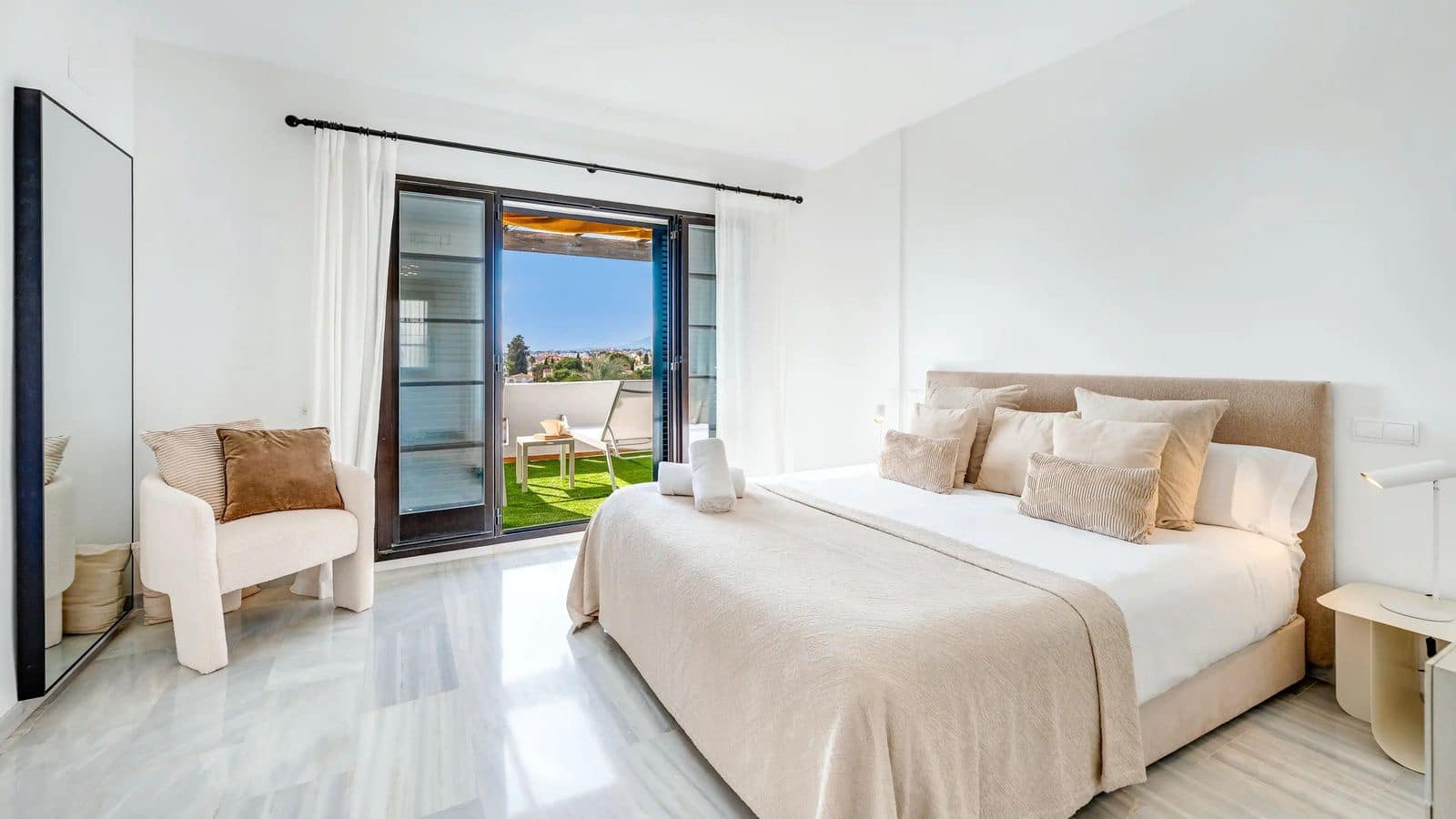3 sovrum Takvåning till salu i Nueva Andalucia - 1 495 000 € (Ref: 10051597)