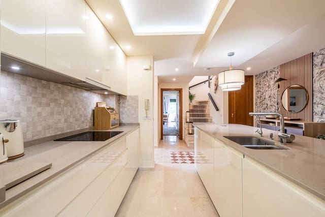 3 soveværelse Penthouse til salg i El Paraiso, Estepona - € 875.000 (Ref: 10051605)