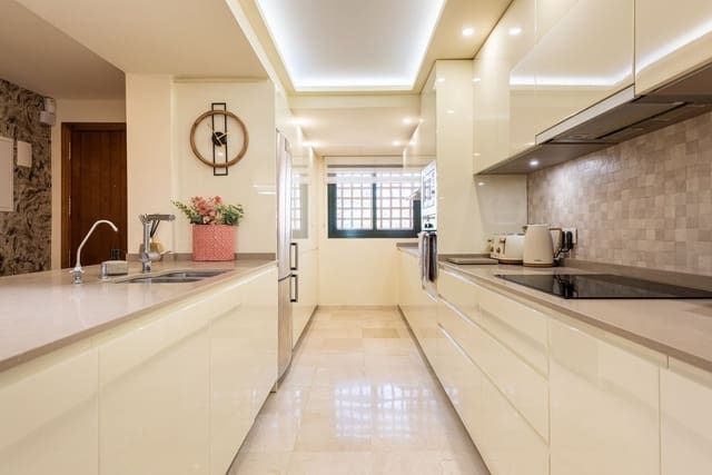 3 soveværelse Penthouse til salg i El Paraiso, Estepona - € 875.000 (Ref: 10051605)