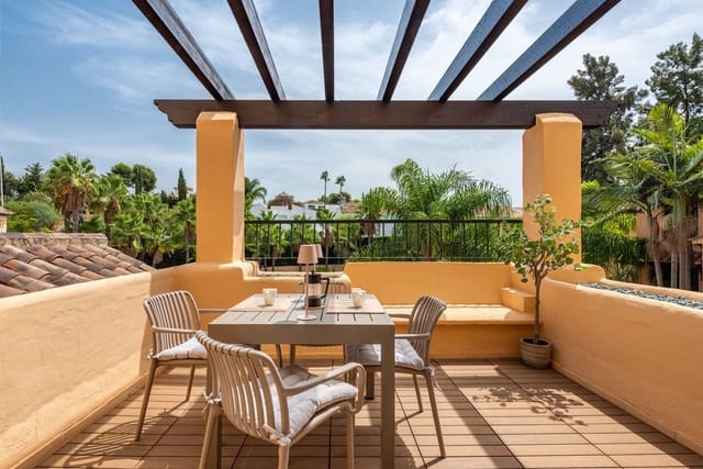 3 soveværelse Penthouse til salg i El Paraiso, Estepona - € 875.000 (Ref: 10051605)
