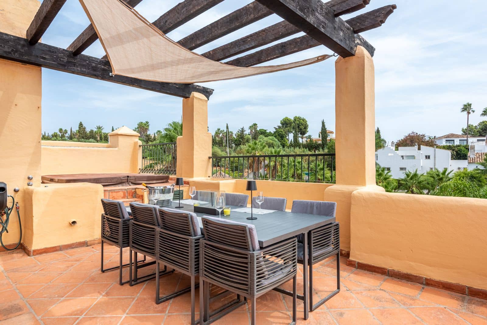 3 soveværelse Penthouse til salg i El Paraiso - € 875.000 (Ref: 10051605)
