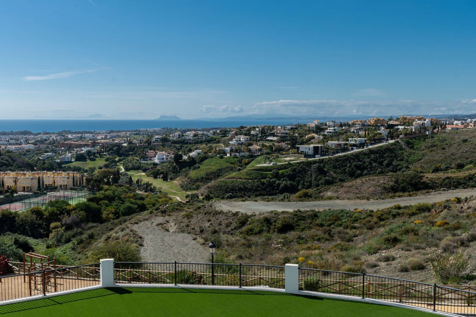 2 sypialnia Penthouse na sprzedaż w Benahavis - 840 000 € (Ref: 10051607)