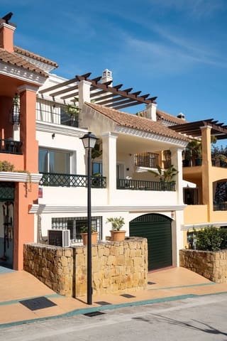 4 chambre Maison de Ville à vendre à Nueva Andalucia, Marbella - 1 195 000 € (Ref: 10097668)