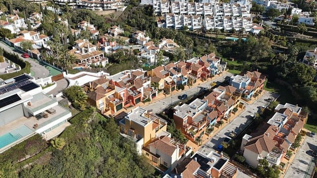 4 chambre Maison de Ville à vendre à Nueva Andalucia, Marbella - 1 195 000 € (Ref: 10097668)