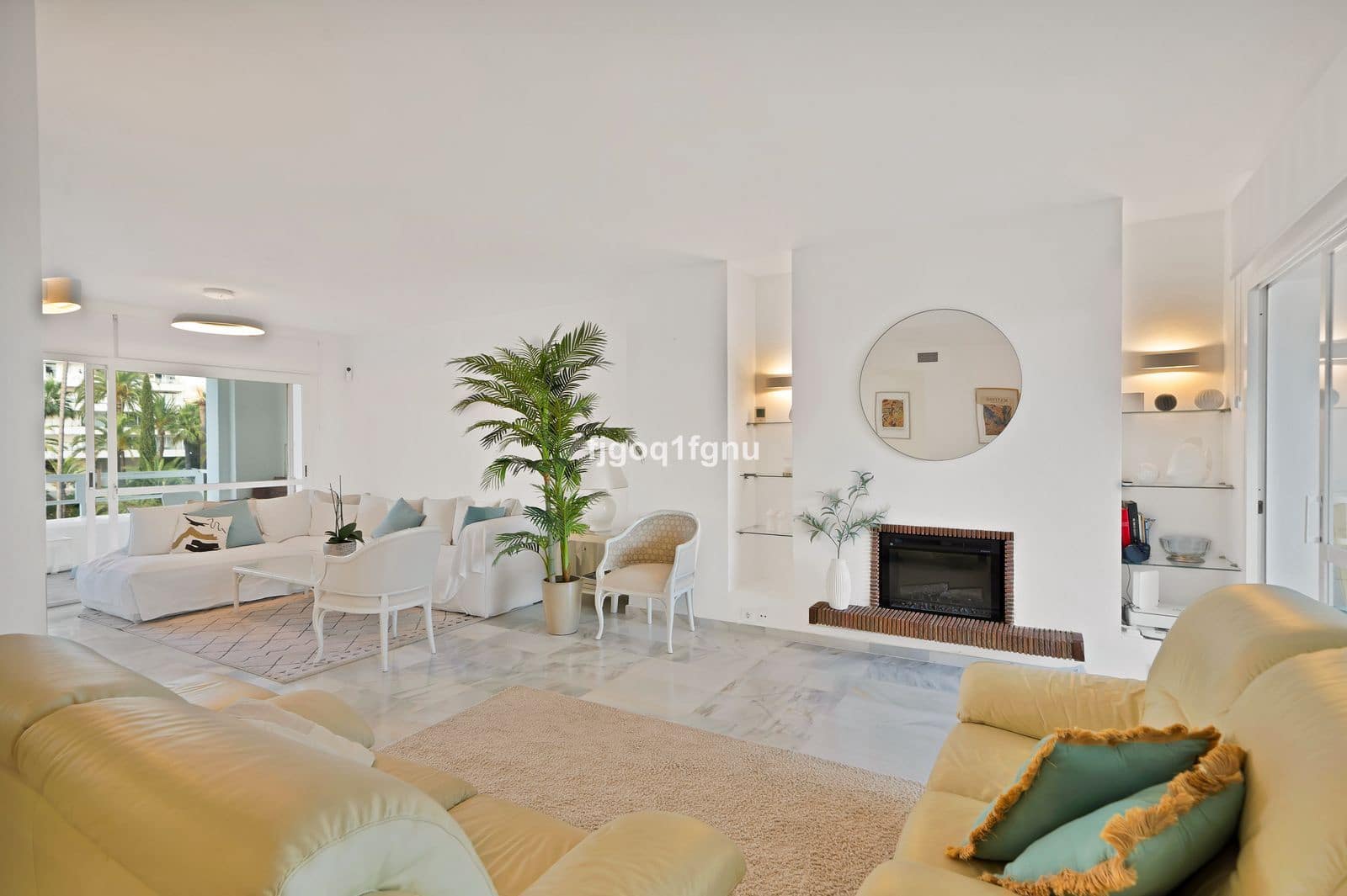 2 slaapkamer Appartement te koop in Marbella - € 933.000 (Ref: 10097670)