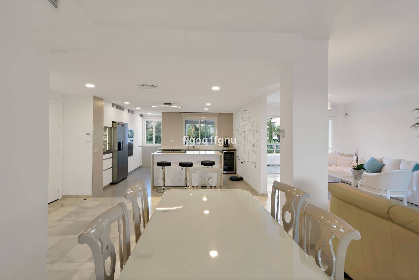 2 slaapkamer Appartement te koop in Marbella - € 933.000 (Ref: 10097670)