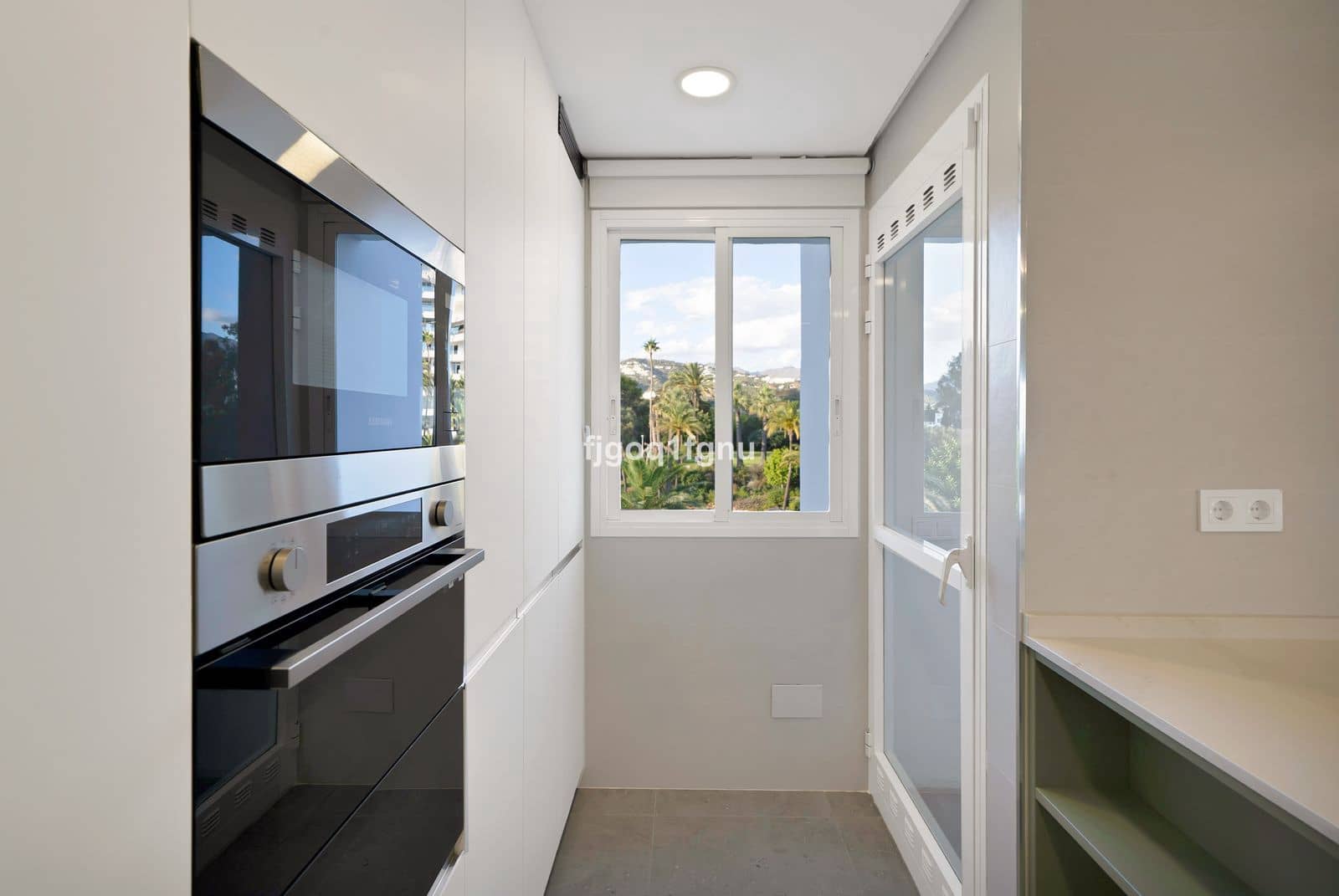 2 slaapkamer Appartement te koop in Marbella - € 933.000 (Ref: 10097670)