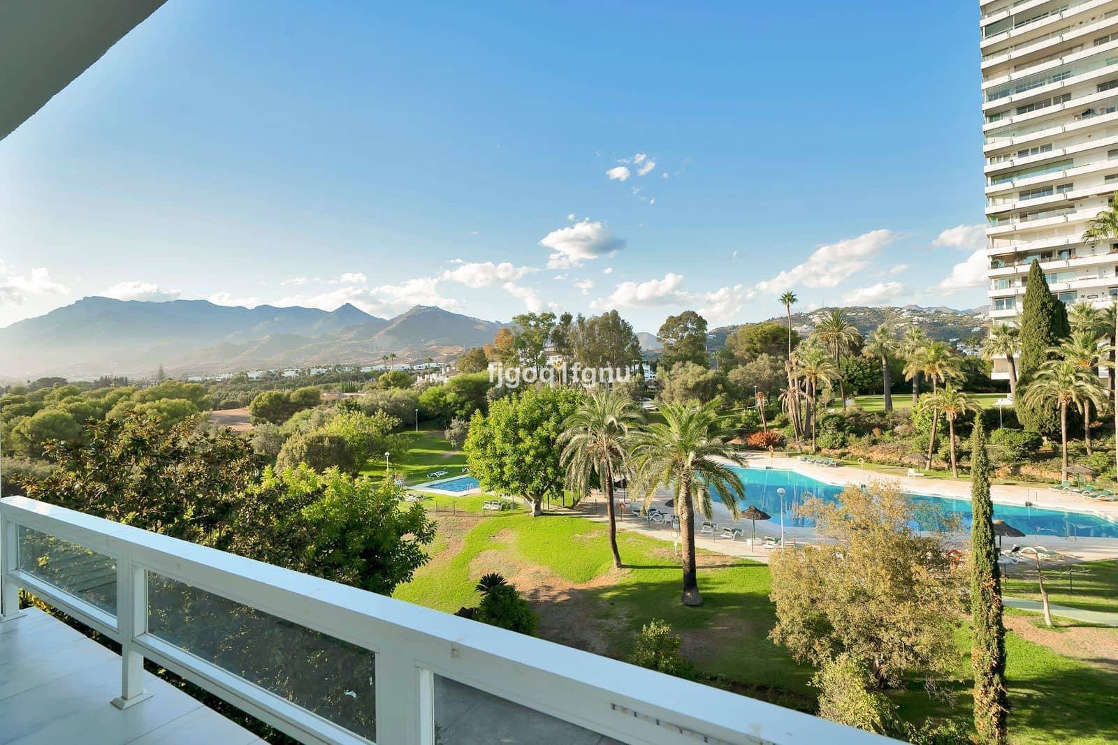 2 slaapkamer Appartement te koop in Marbella - € 933.000 (Ref: 10097670)