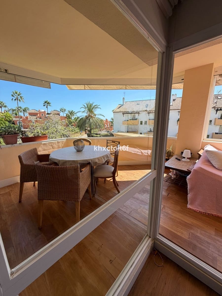 Apartamento de 2 habitaciones en Bahía de Marbella en venta con piscina - 645.000 € (Ref: 10097671)