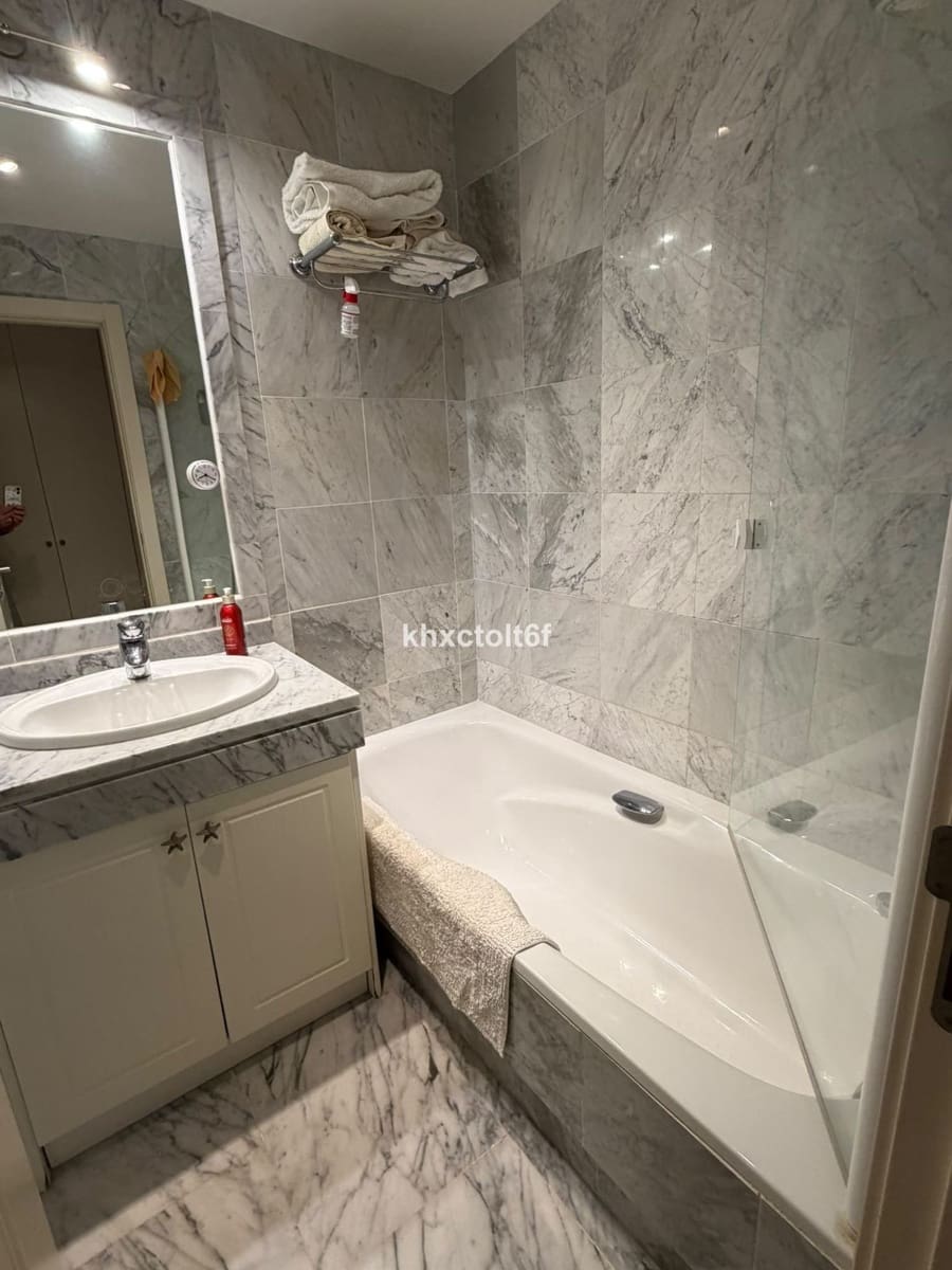 Apartamento de 2 habitaciones en Bahía de Marbella en venta con piscina - 645.000 € (Ref: 10097671)