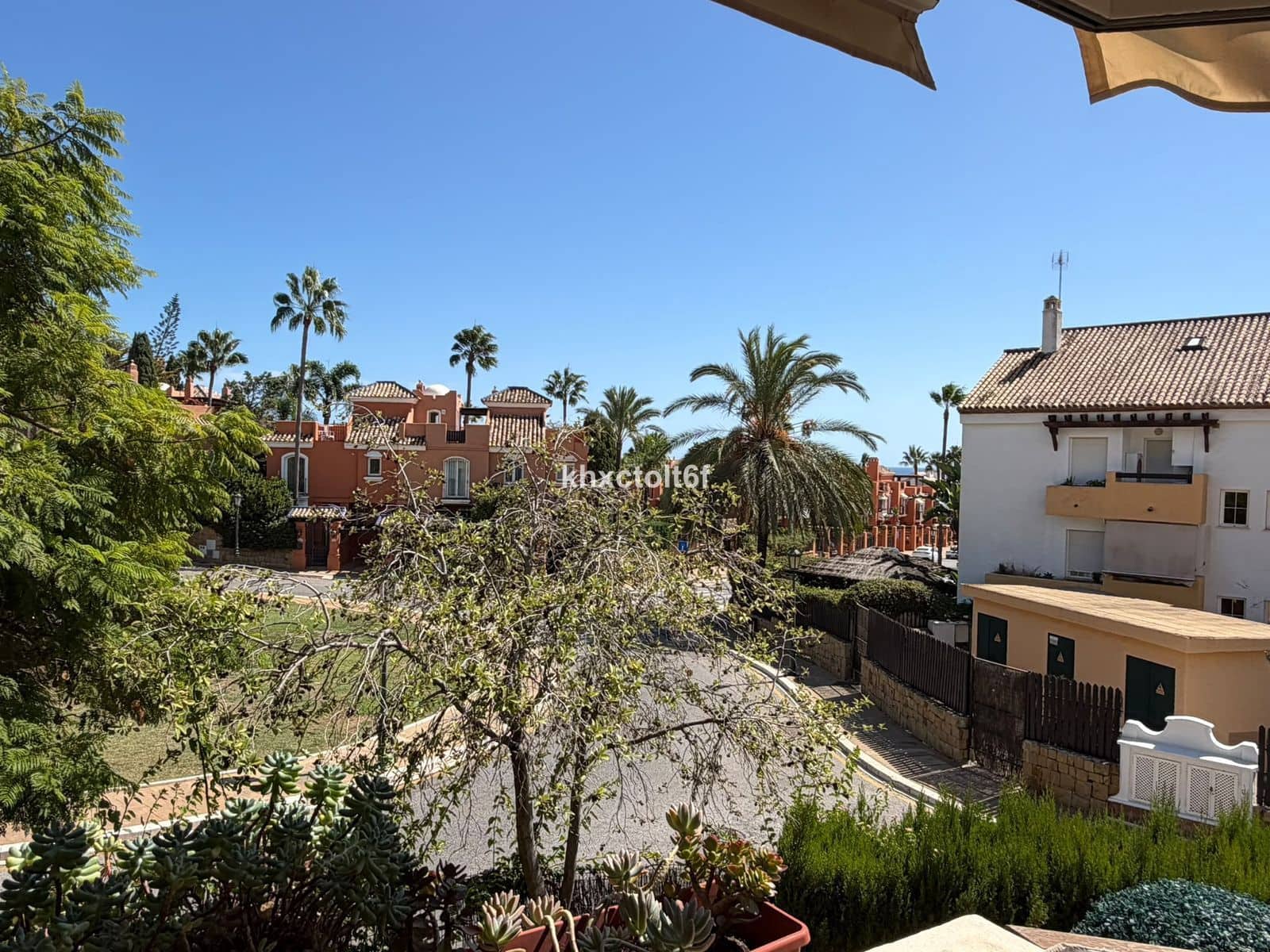 Apartamento de 2 habitaciones en Bahía de Marbella en venta con piscina - 645.000 € (Ref: 10097671)