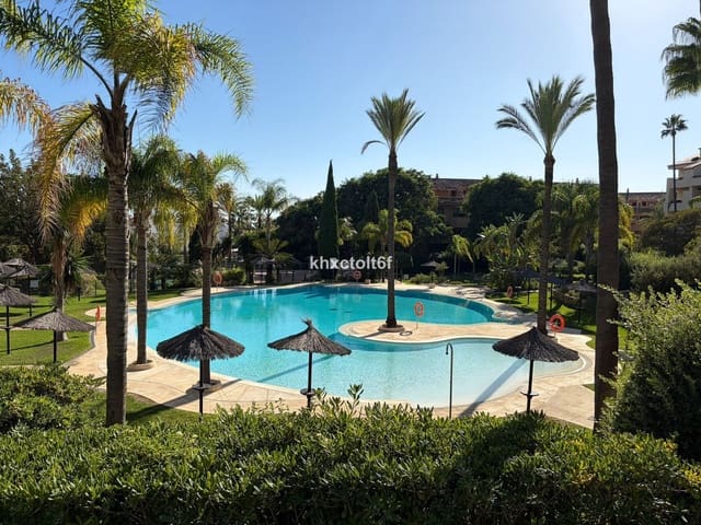 Apartamento de 2 habitaciones en Bahía de Marbella, Marbella en venta con piscina - 645.000 € (Ref: 10097671)