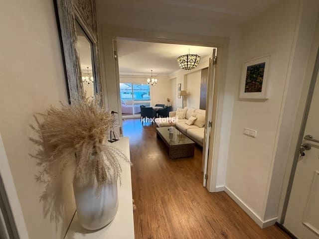 Apartamento de 2 habitaciones en Bahía de Marbella, Marbella en venta con piscina - 645.000 € (Ref: 10097671)