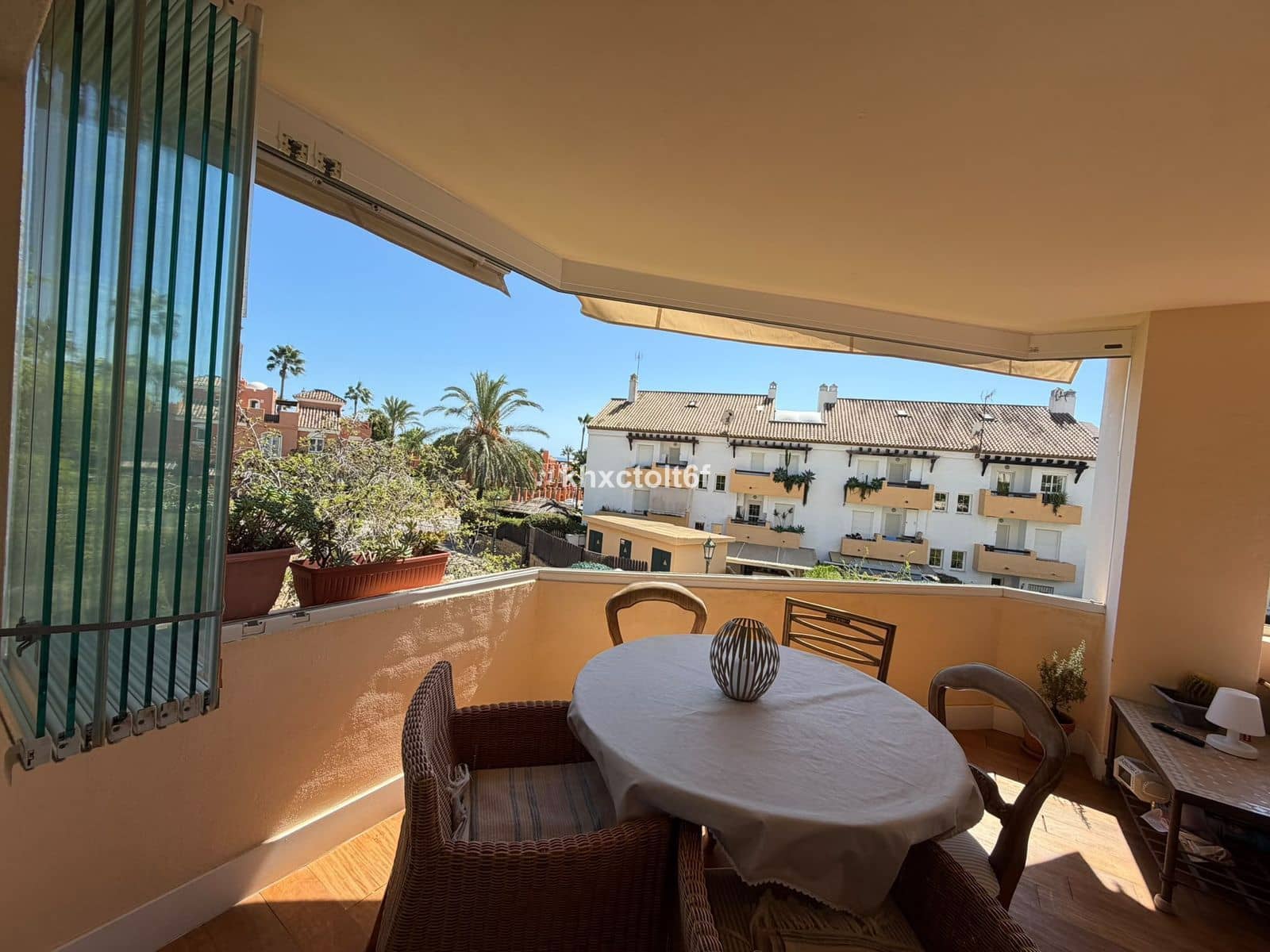Apartamento de 2 habitaciones en Bahía de Marbella en venta con piscina - 645.000 € (Ref: 10097671)