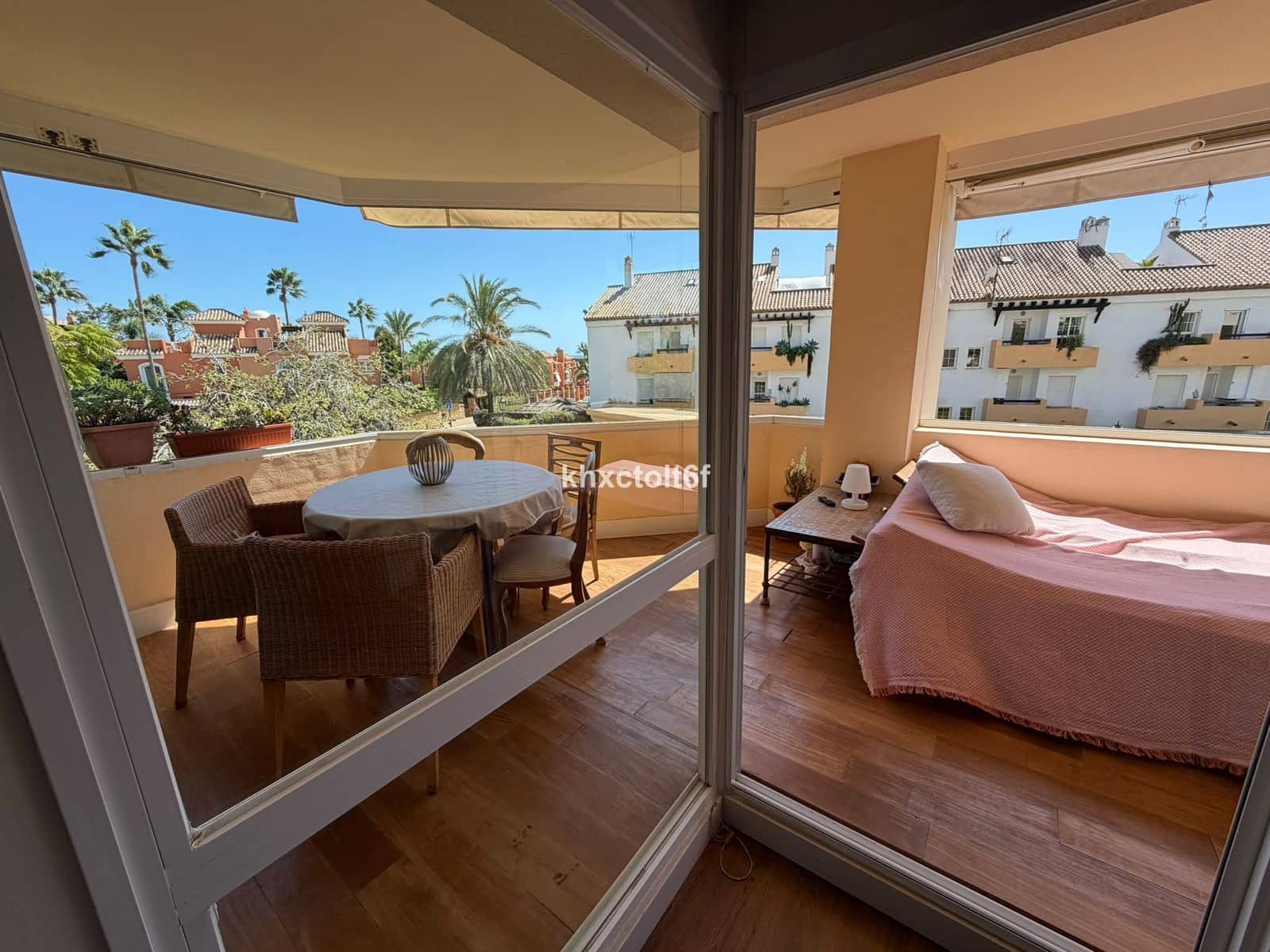 Apartamento de 2 habitaciones en Bahía de Marbella en venta con piscina - 645.000 € (Ref: 10097671)