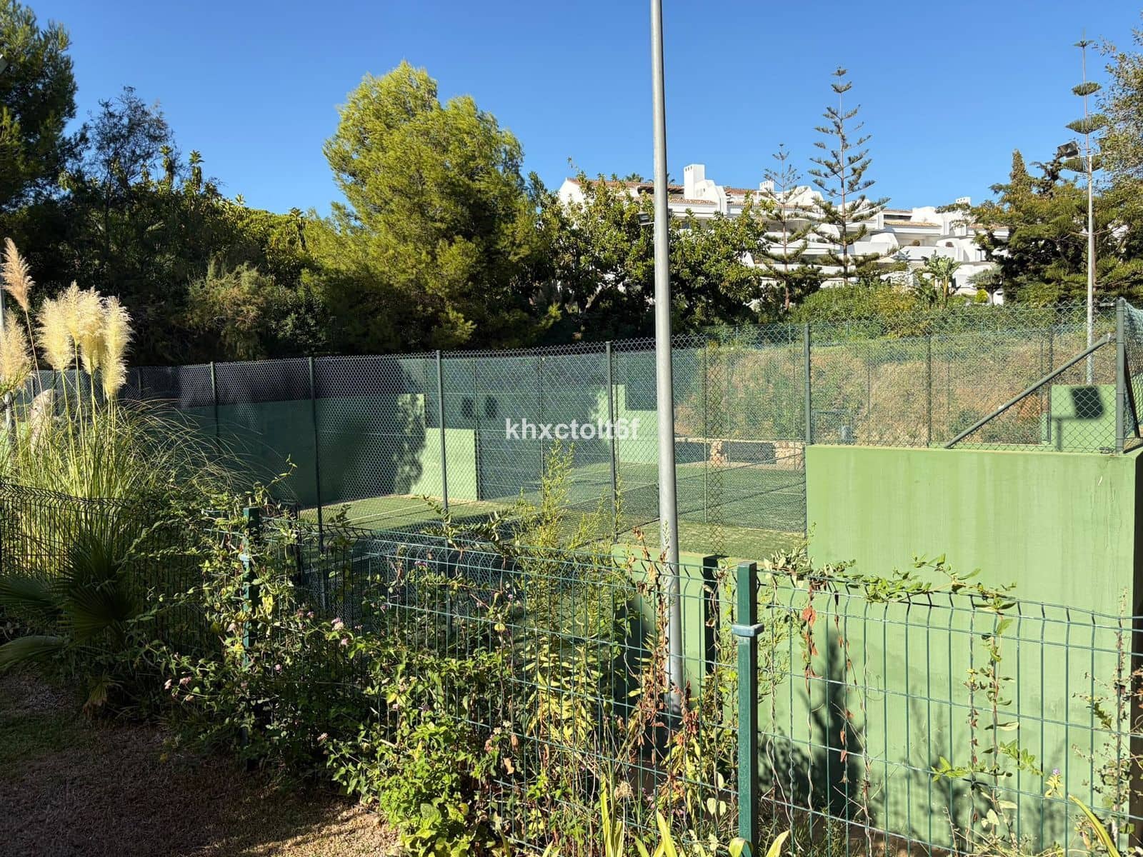 Apartamento de 2 habitaciones en Bahía de Marbella en venta con piscina - 645.000 € (Ref: 10097671)
