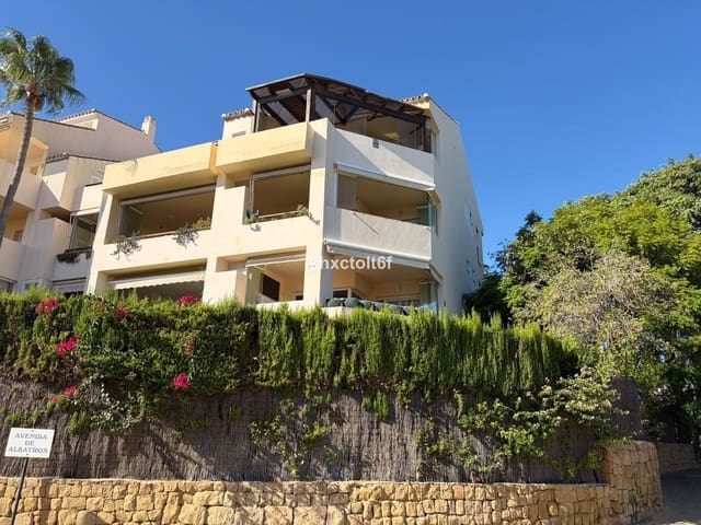 Apartamento de 2 habitaciones en Bahía de Marbella, Marbella en venta con piscina - 645.000 € (Ref: 10097671)