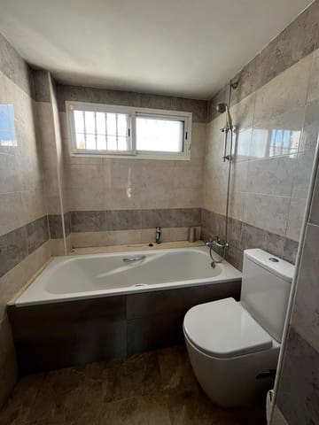 4 sovrum Hus till salu i Nueva Andalucia, Marbella - 750 000 € (Ref: 10097685)