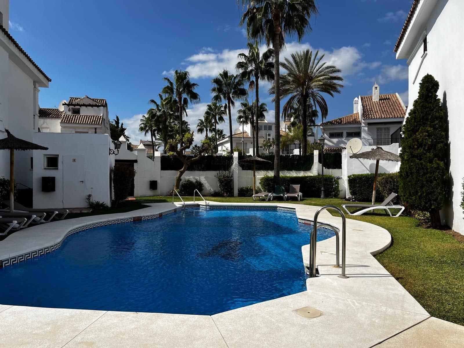 Casa de 4 habitaciones en Nueva Andalucia en venta - 750.000 € (Ref: 10097685)