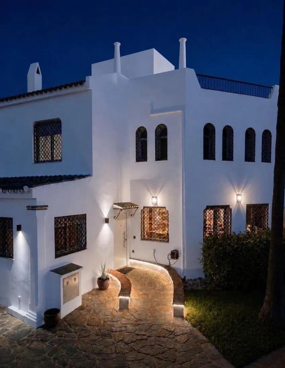 4 soveværelse Byhus til salg i Nueva Andalucia - € 665.000 (Ref: 10097686)